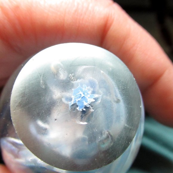 Vintage MSH Egg paperweight - Picture 8 of 12